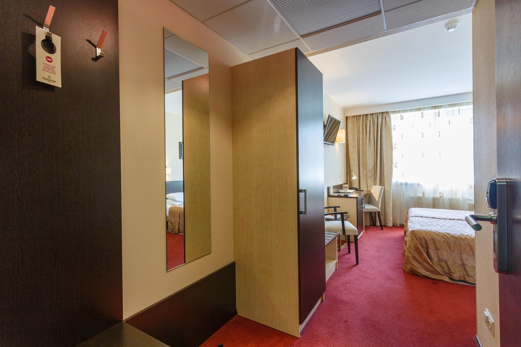 Hotel Rocca Al Mare Talin Exterior foto