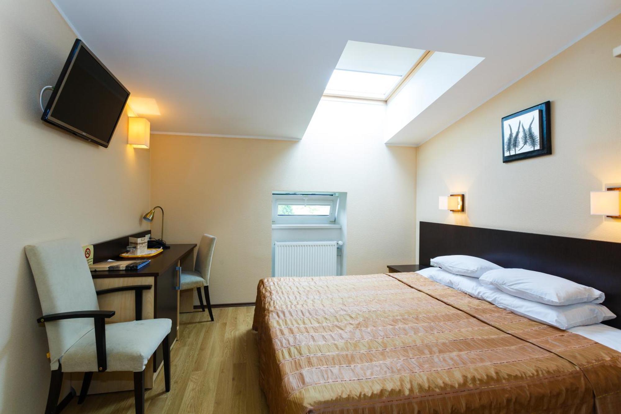 Hotel Rocca Al Mare Talin Exterior foto