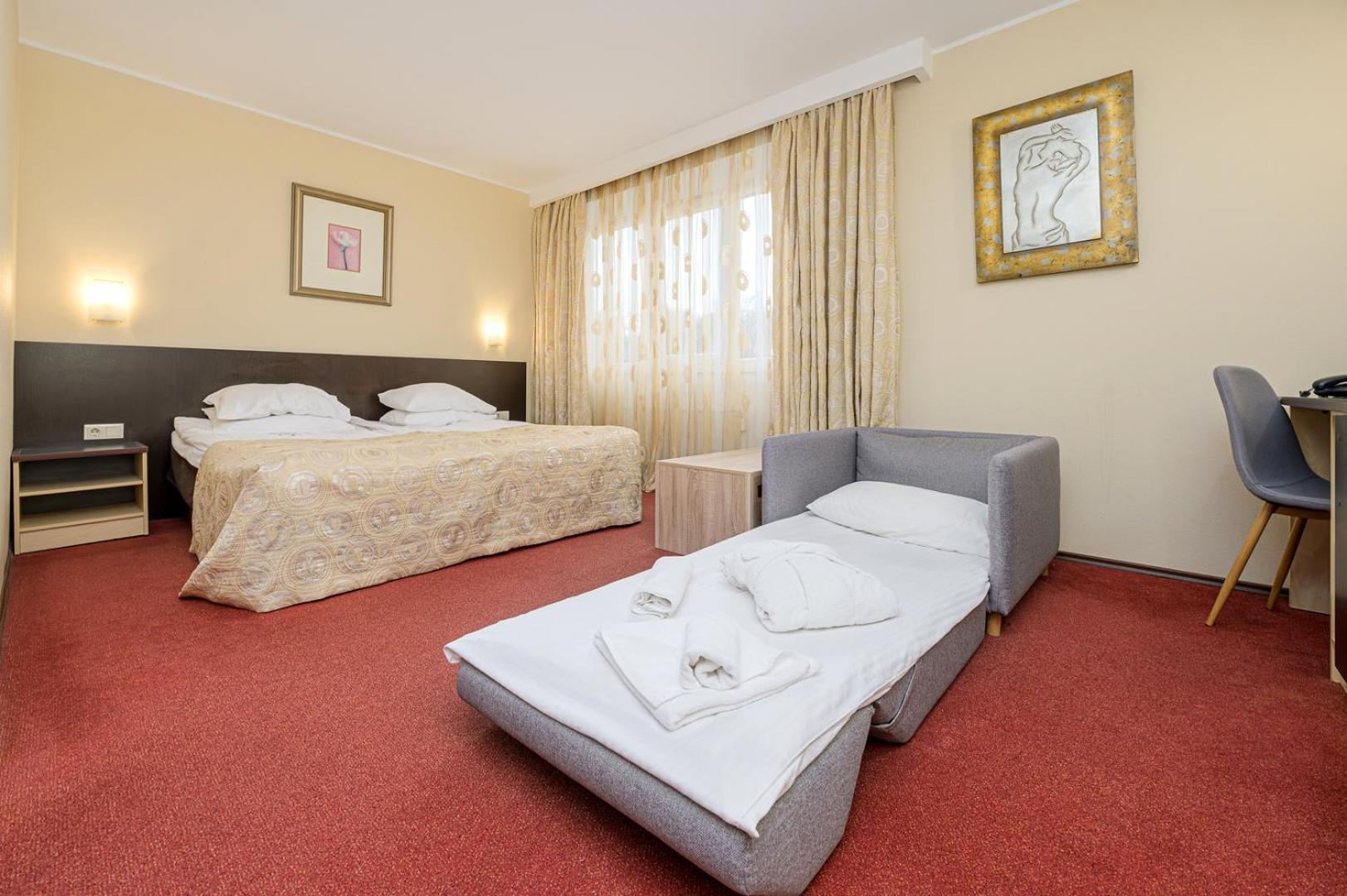 Hotel Rocca Al Mare Talin Exterior foto