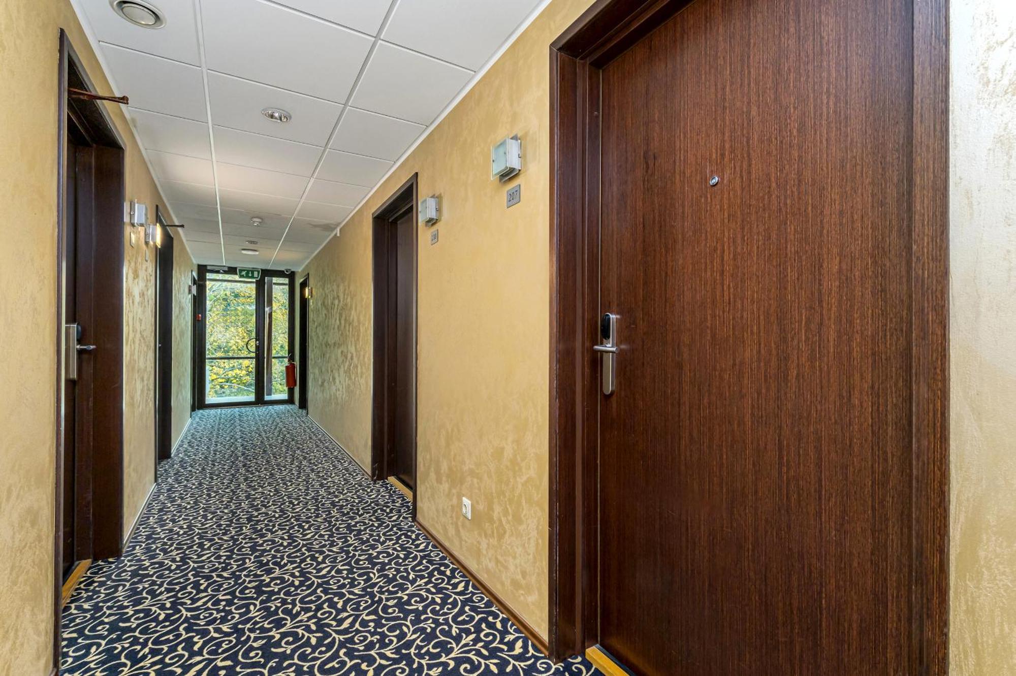 Hotel Rocca Al Mare Talin Exterior foto